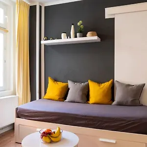 2 Bedroom In Great Location In Kreuzberg Berlín